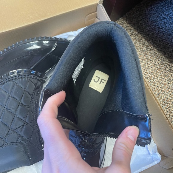 *ADD ME FOR FREE ON ORDERS $50+* JustFab Evi Slip-On Quilted Duck Boot - Black - Picture 2 of 5